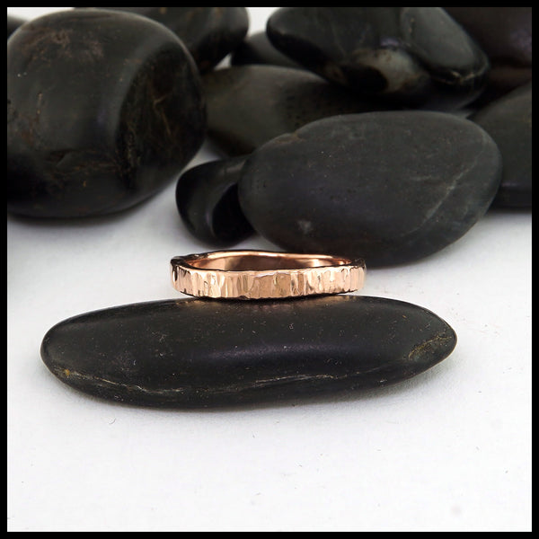 Hammered band in 14K Gold