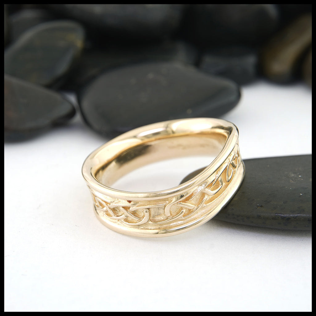 Manánn Ring in 14K Gold Propped on Rock