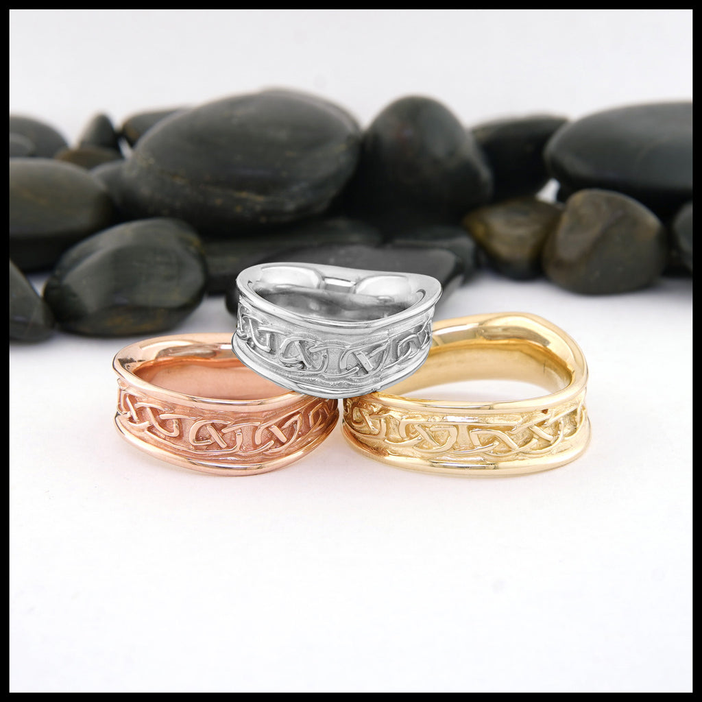 Manánn Rings in 14K Gold stacked