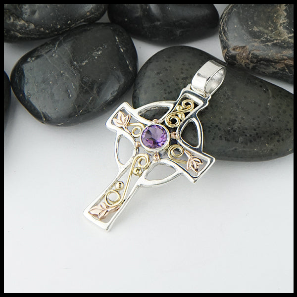 Small Celtic cross in silver and gold with amethyst