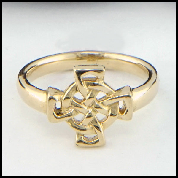 Abban Cross Ring in Gold
