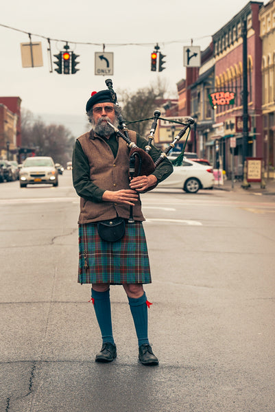 Former Bagpipe Busker willing to trade Celtic Jewelry for Photo