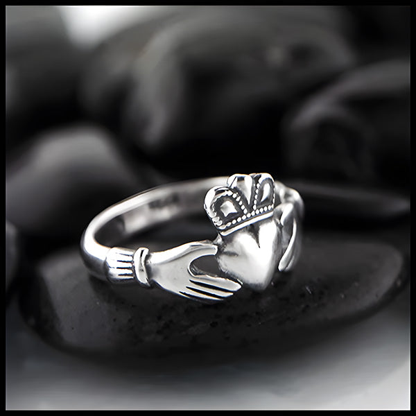 Heritage Claddagh ring in sterling silver