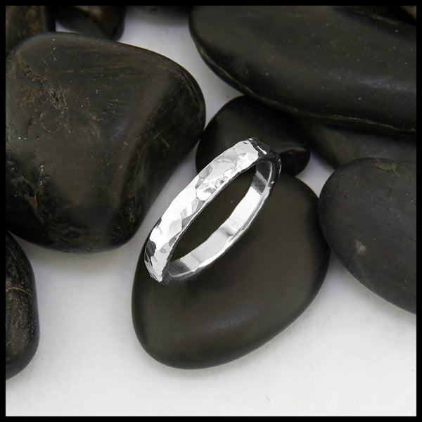 Hammered band in 14K Gold