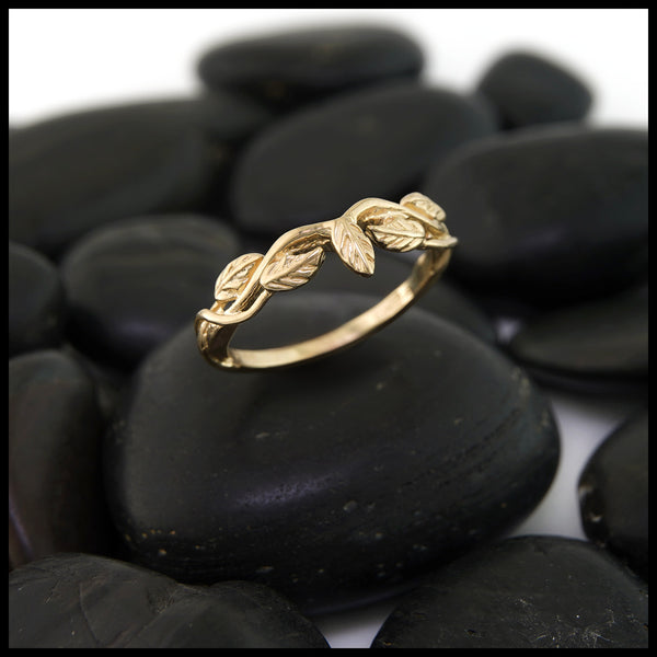 Leaf and Vine Shadow Chevron Band in Gold