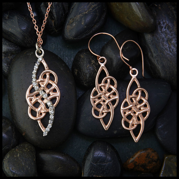 Le Chéile Pendant and Earring Set in Gold