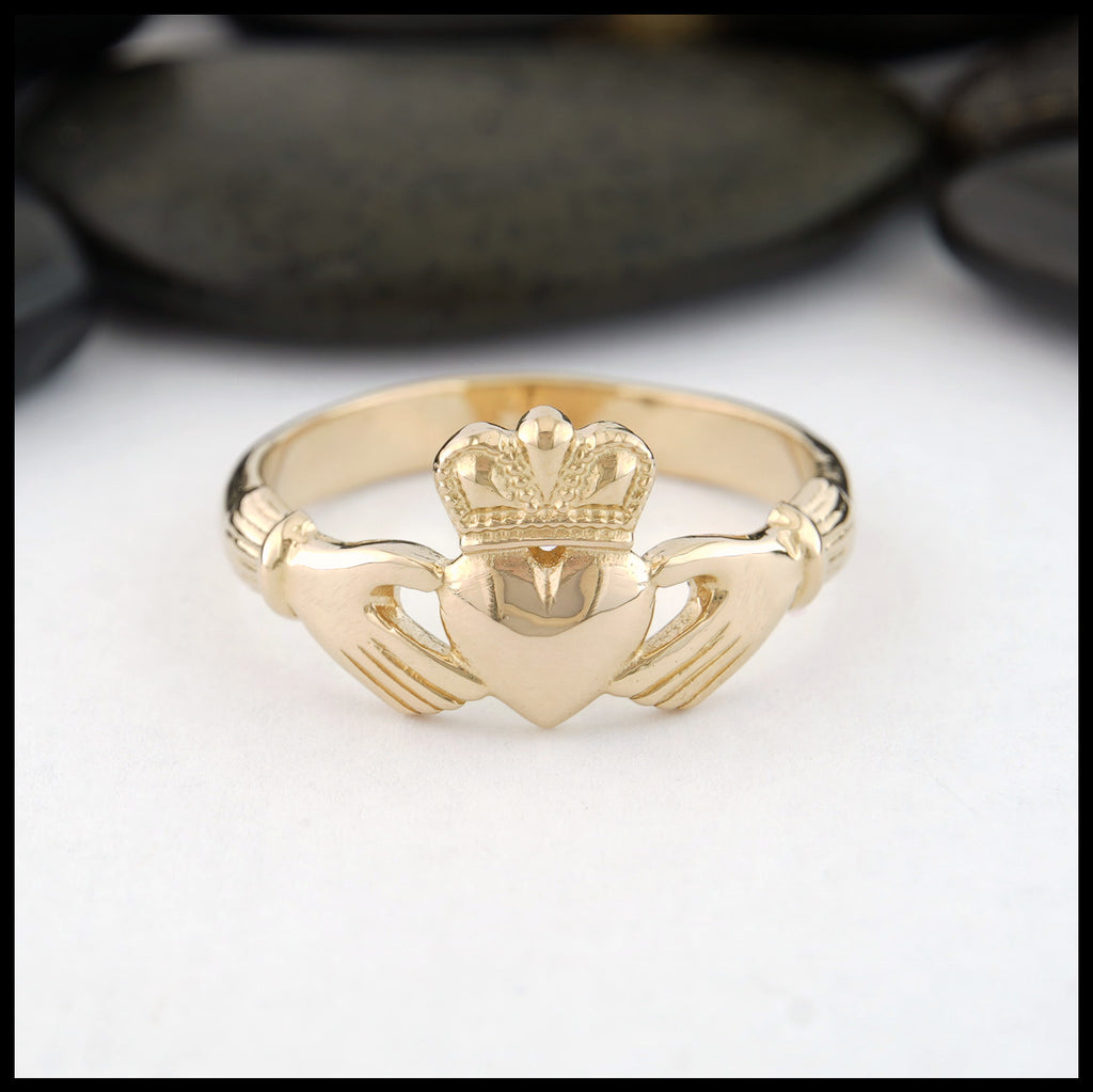 Front View of Heritage Claddagh ring in Gold