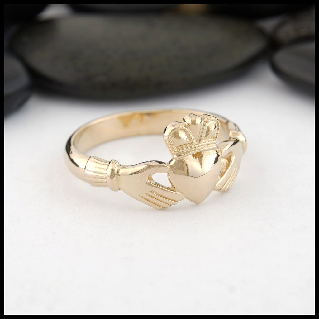 Profile view of Heritage Claddagh Ring in Gold