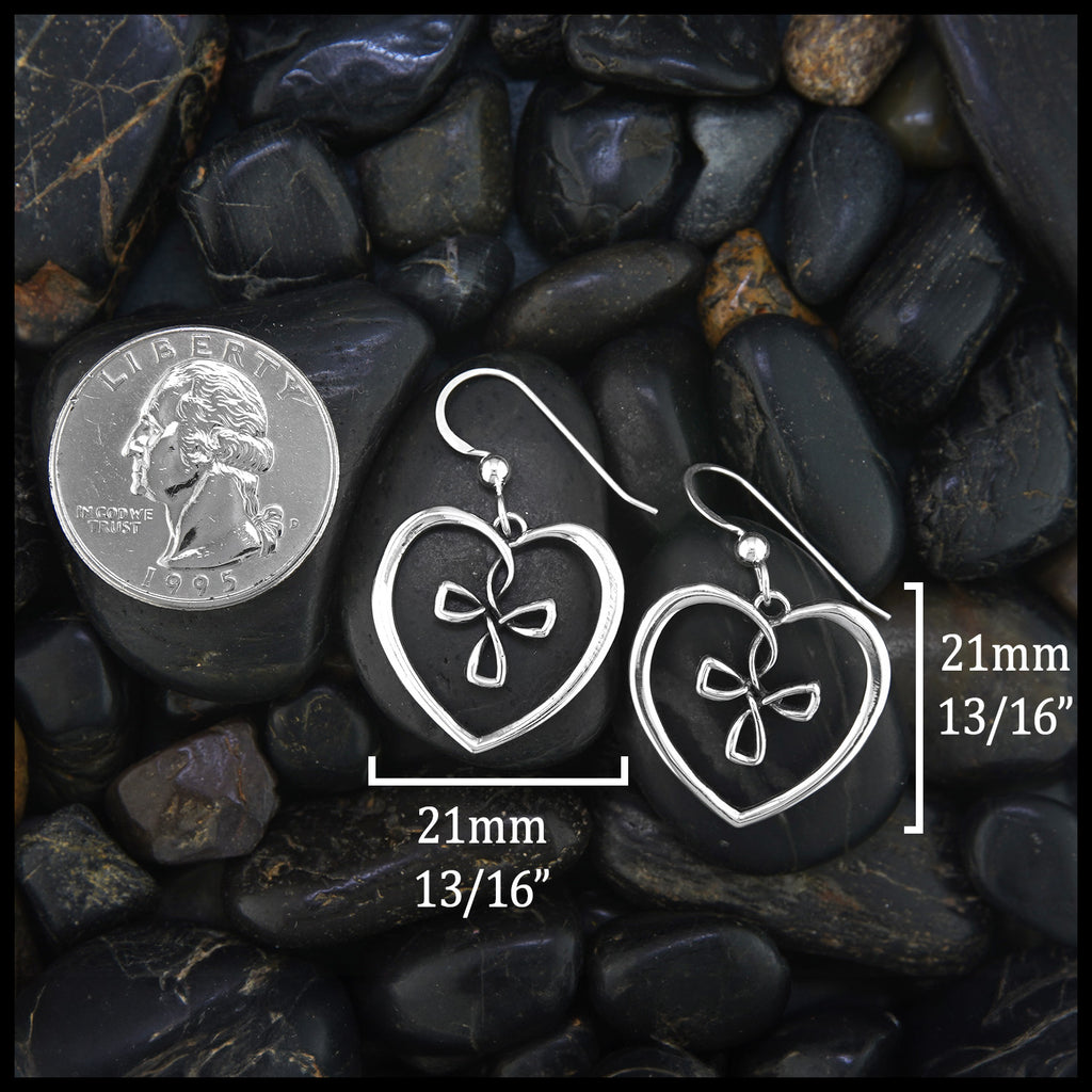 Earrings: Length 21mm 13/16" width 21mm 13/16"