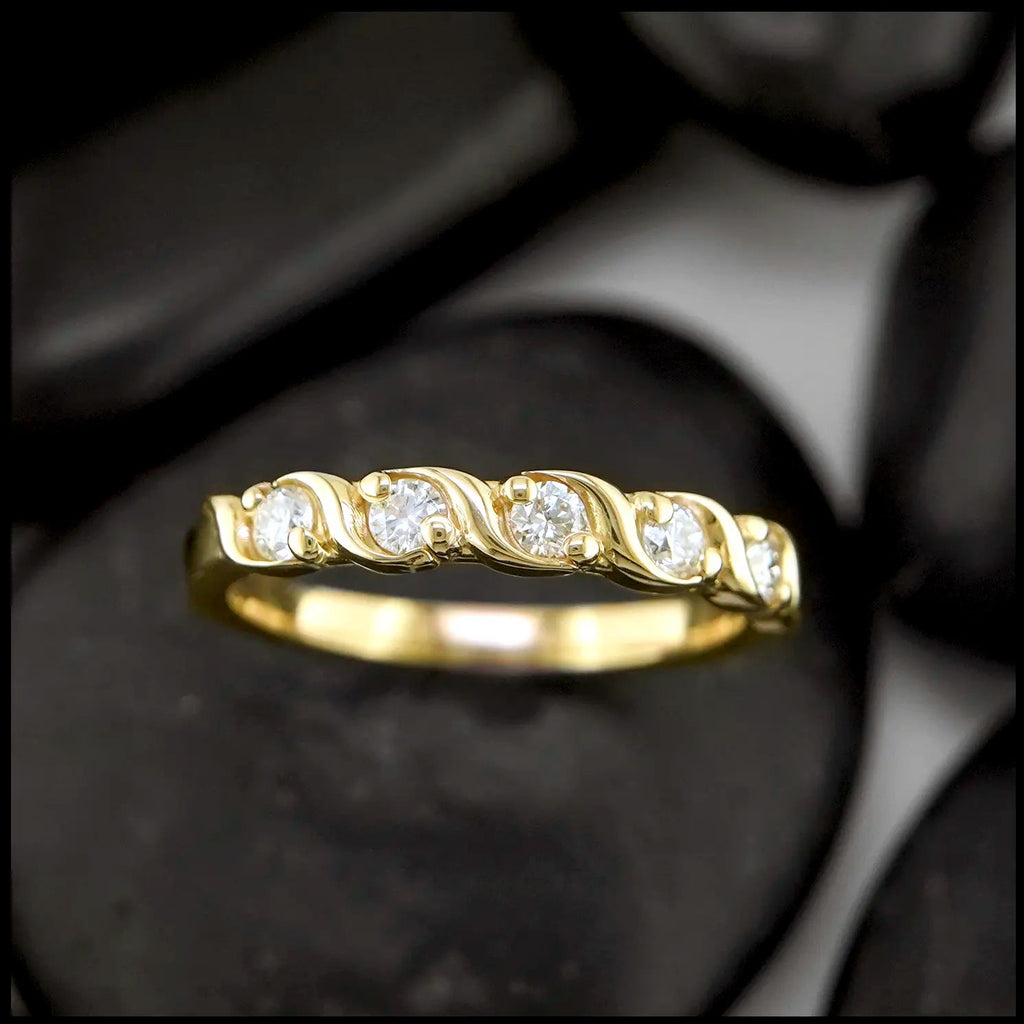 Diamond Wave Style Set band in 14K Gold