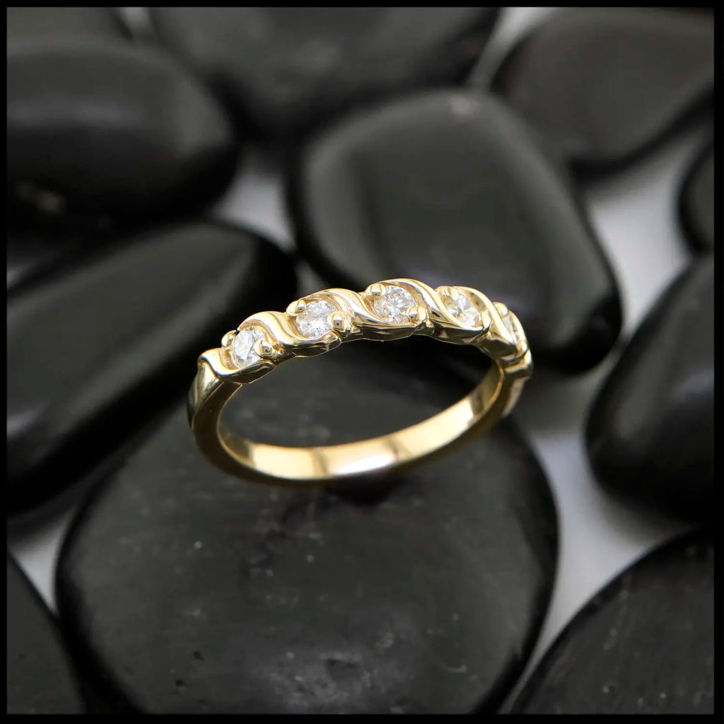 Diamond Wave Style Set band in 14K Gold