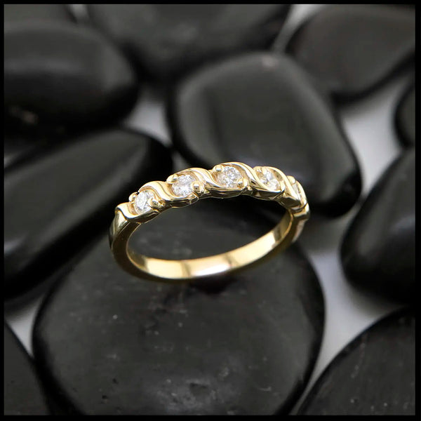Diamond Wave Style Set band in 14K Gold