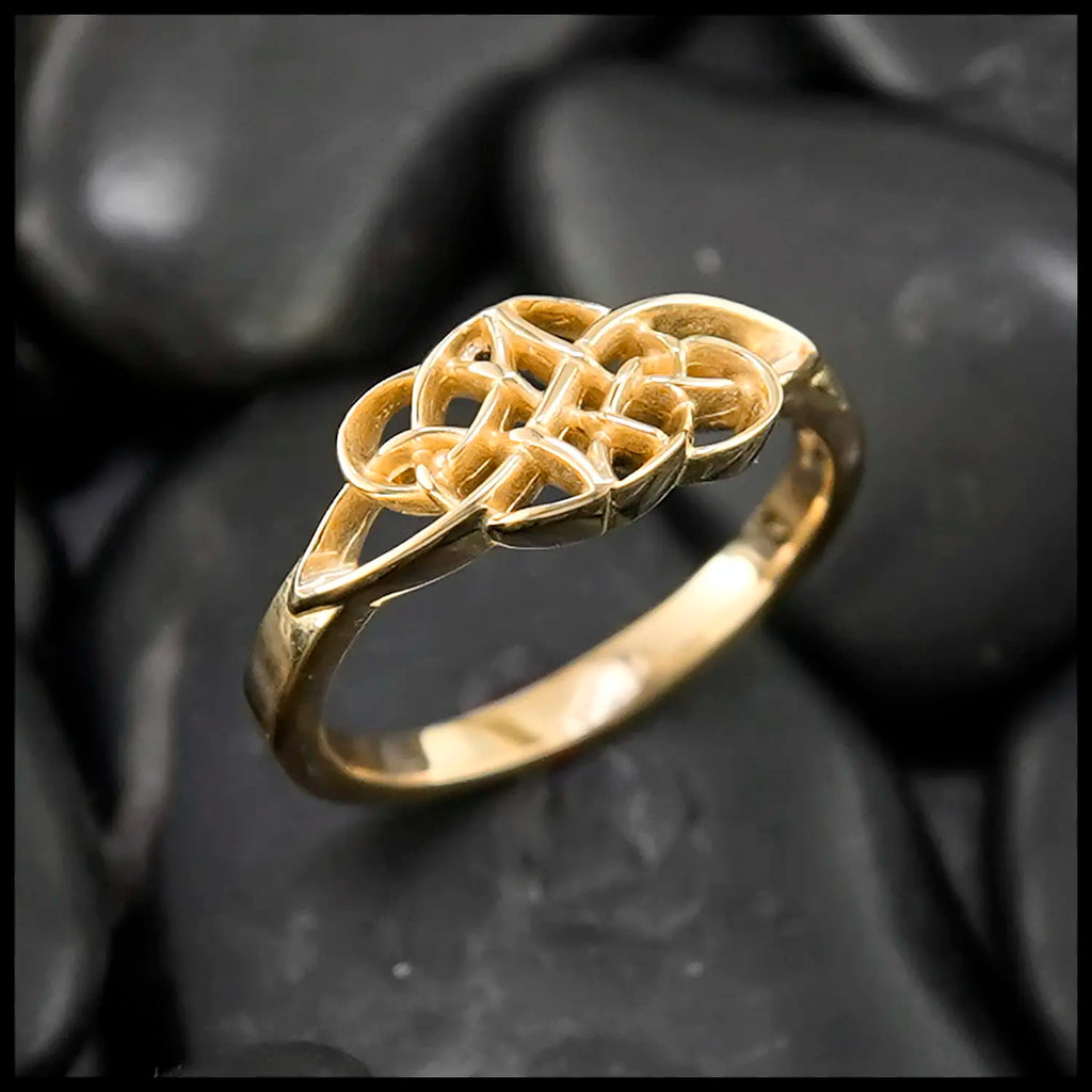 Le Chéile Ring in Gold