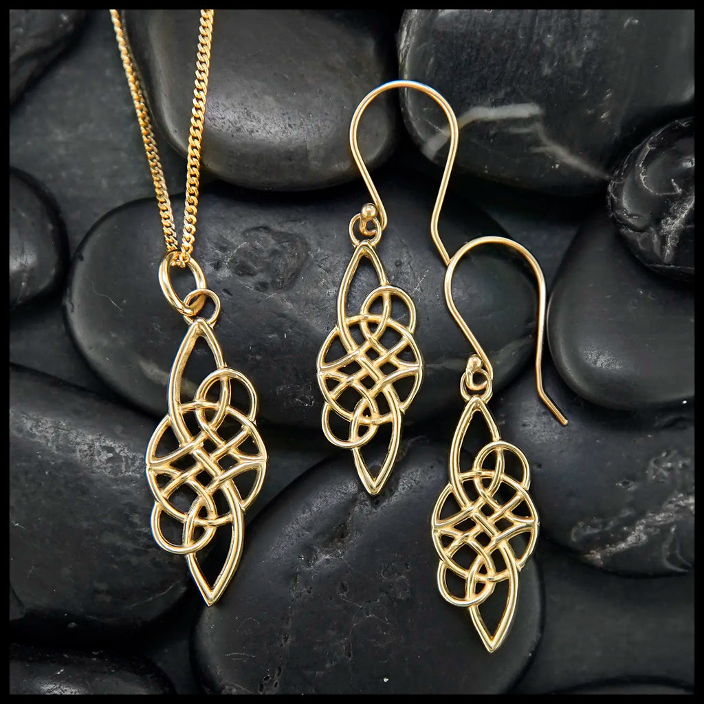 Le Chéile Pendant and Earring Set in Gold