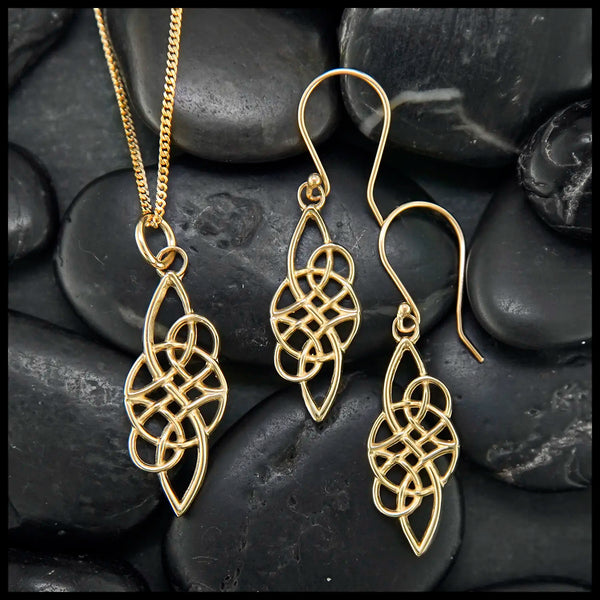 Le Chéile Pendant and Earring Set in Gold