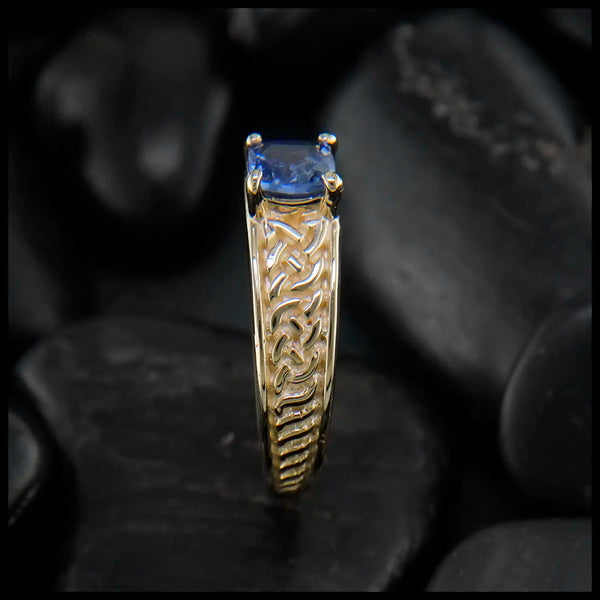 Ceylon Sapphire Tapered Knot ring in 14K Yellow Gold