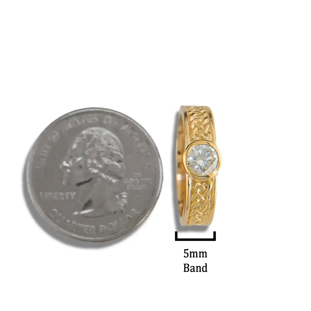 Modern Josephine's Knot Band in Gold With Lab Diamond