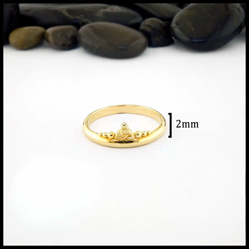 Gold ring with 2mm measurement.