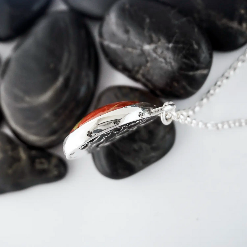 Bezel setting with small engraved details spaced along the edges