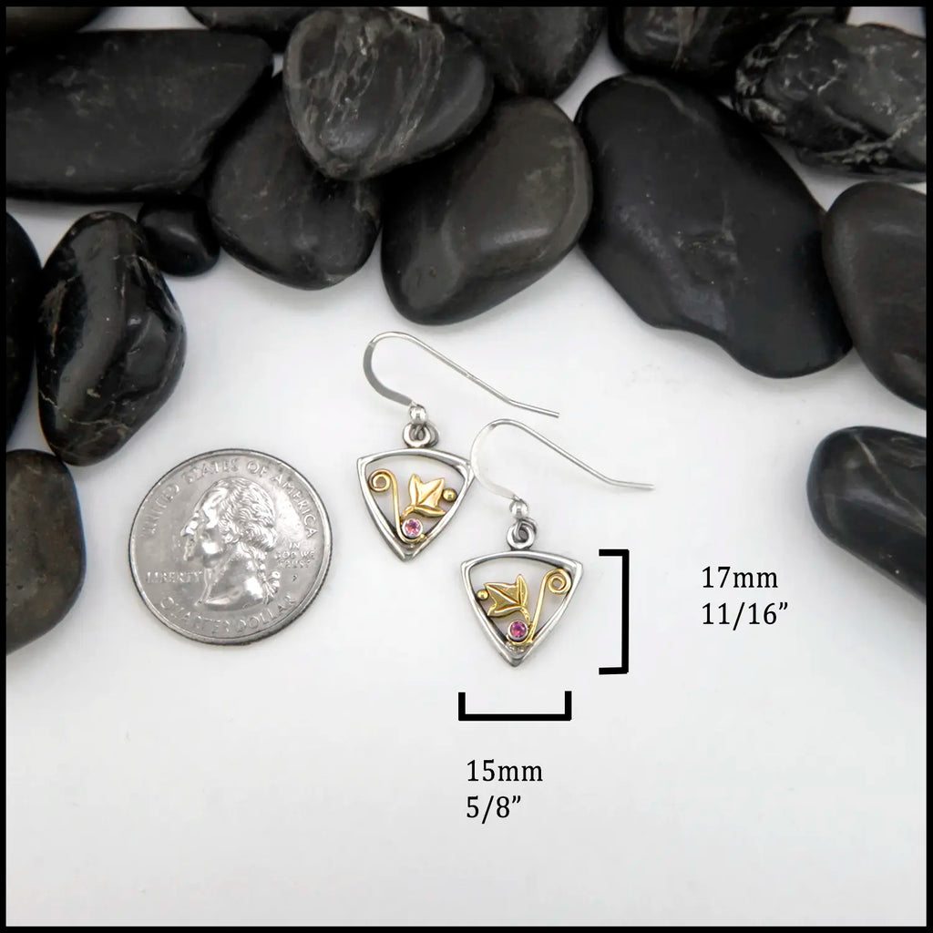 Triangle Sterling Silver Frame drop earrings with 18K yellow gold leaf accents and pink tourmalines.
Measure at 17mm x 15mm