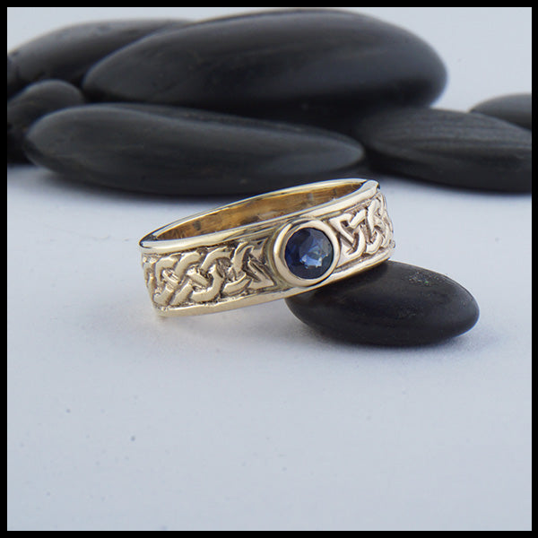 Josephine's Knot band in 14K Yellow gold with Blue Sapphire