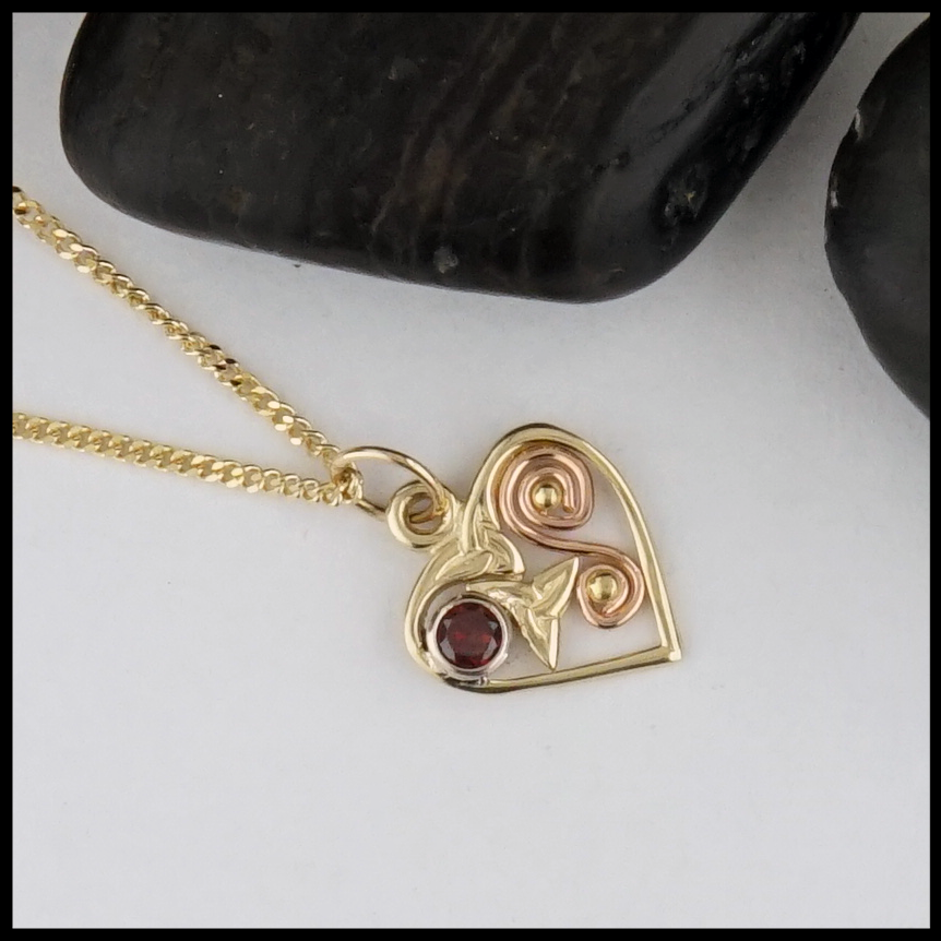 dainty heart pendant in gold