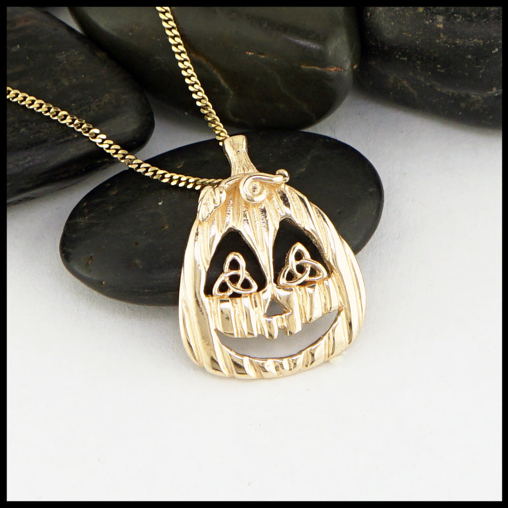 celtic pumpkin pendant in gold 