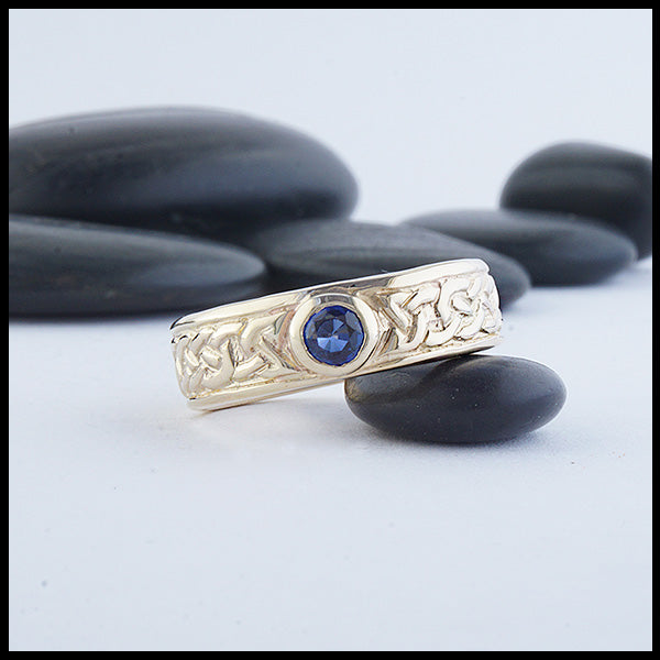 Josephine's Knot Band in gold with Sapphire