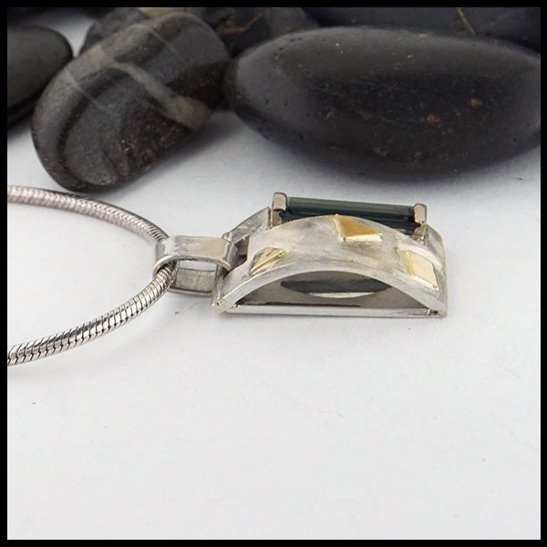 Profile view of Green Tourmaline Pendant in silver and gold