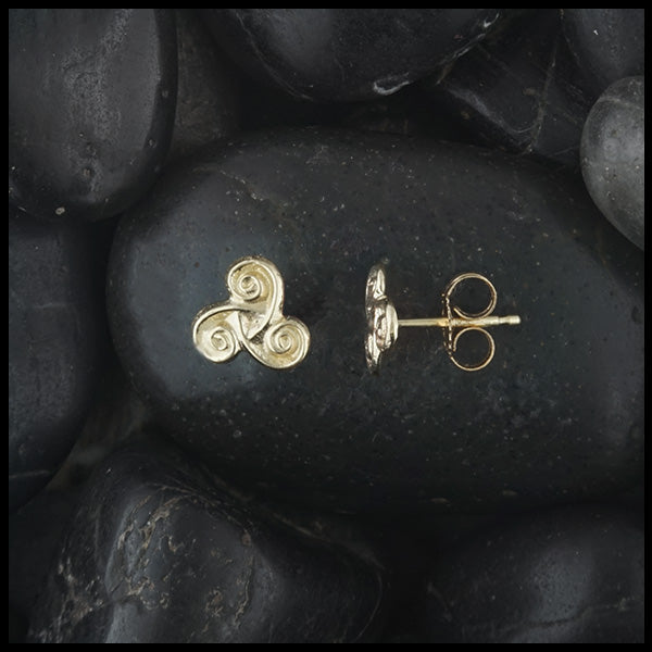 Spiral post earrings in gold