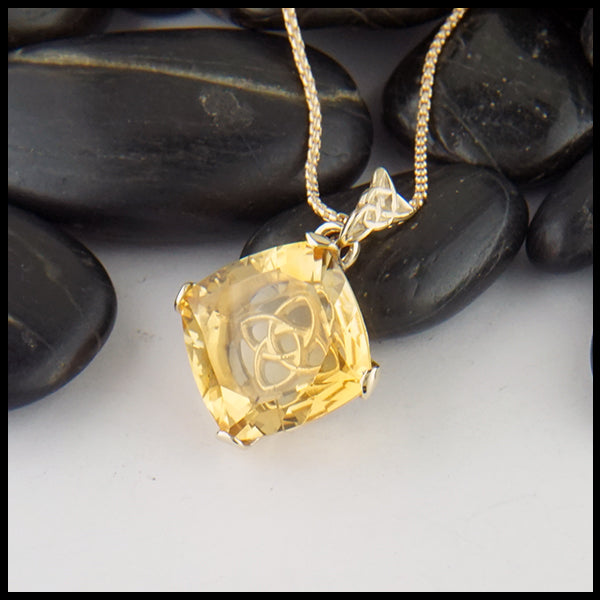 Starlight Citrine pendant in gold