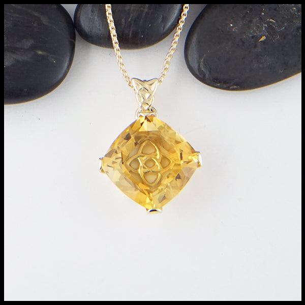 Starlight Citrine pendant in gold