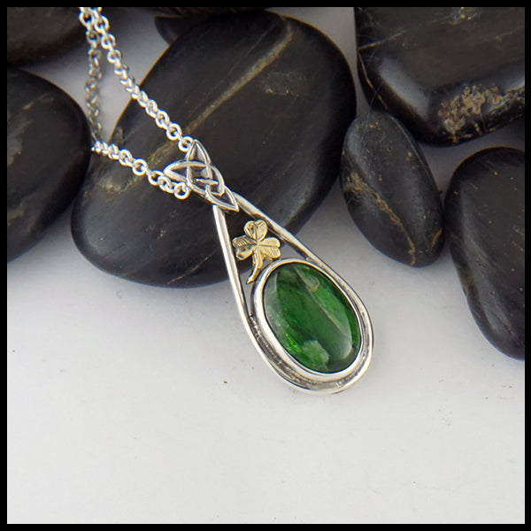 Chrome Diopside Pendant with 18K Yellow Shamrock