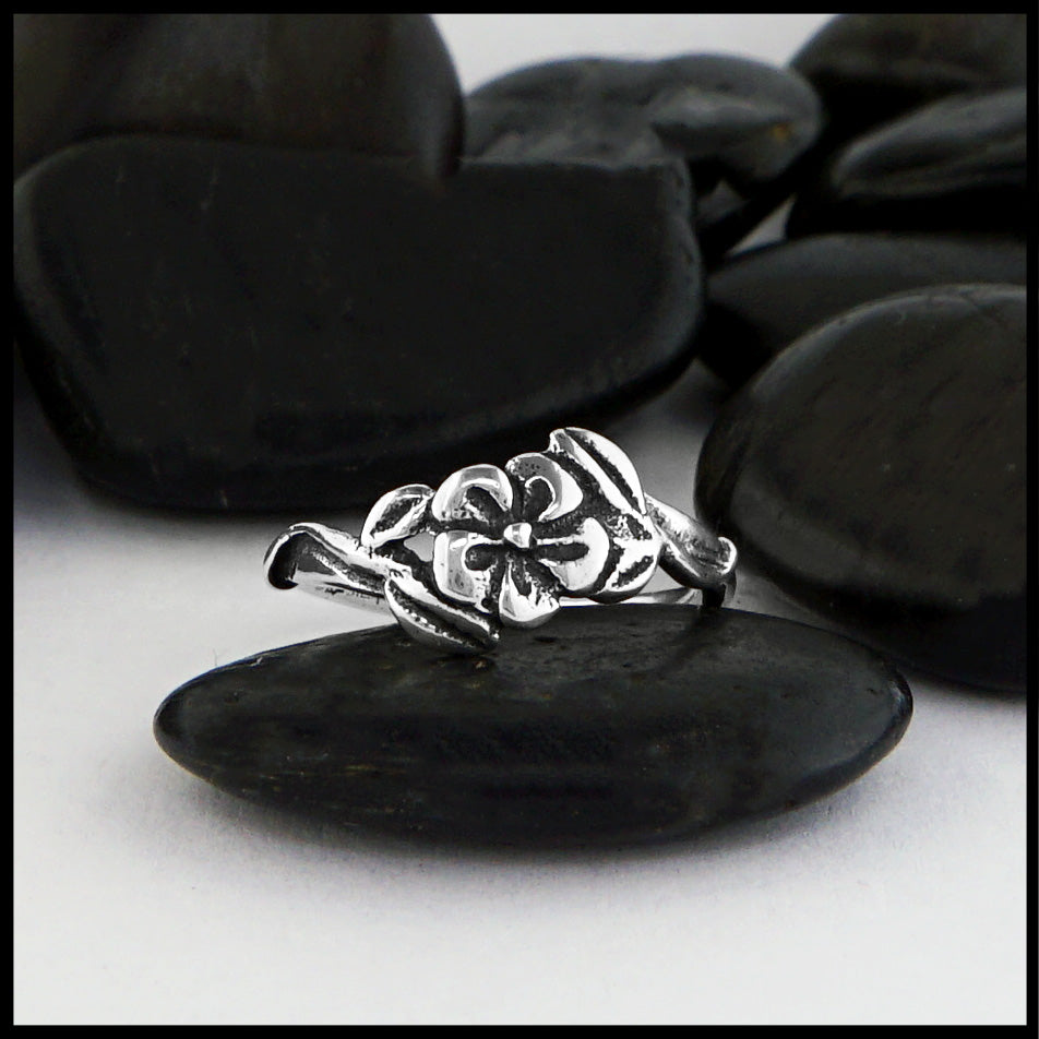 Jewellery Graceful Rhodium Plated 925 Sterling Silver Leaf Ring Jewellery Graceful Rhodium Plated 925 Sterling Silver Leaf Ring