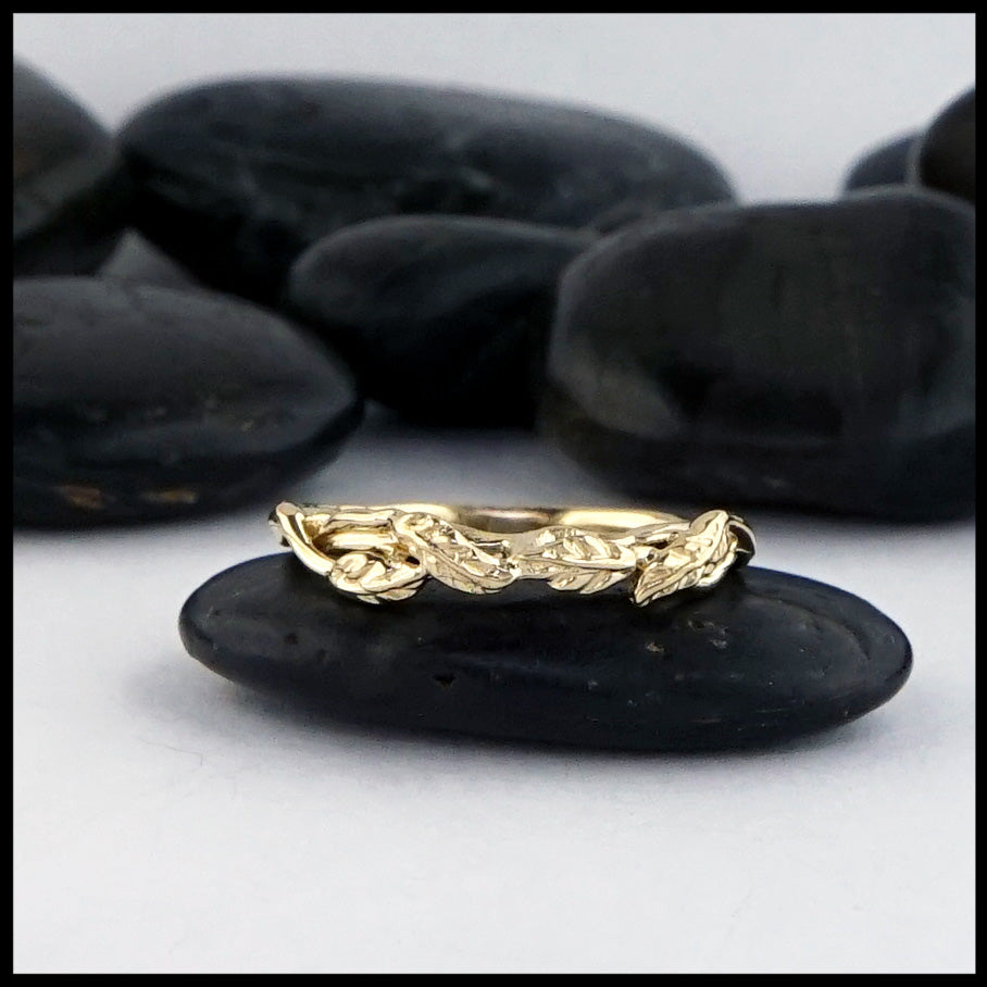 leaf and vine ring in gold 