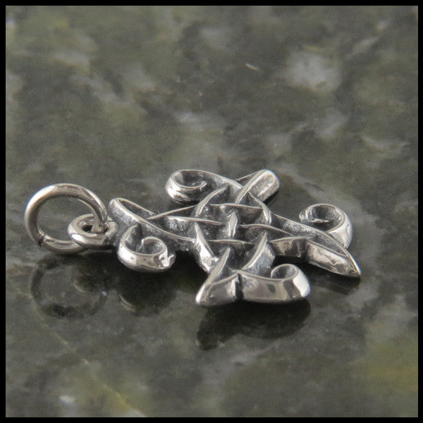 Simple Celtic Knot pendant in Sterling Silver