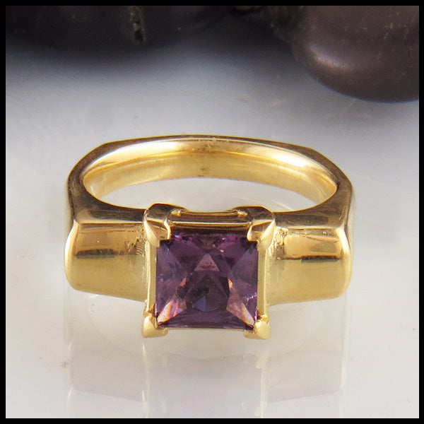 Purple Spinel ring in 18K Yellow gold