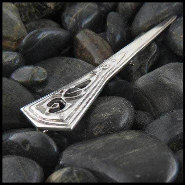 Profile view of Sterling Silver Art Nouveau Celtic Kilt Pin