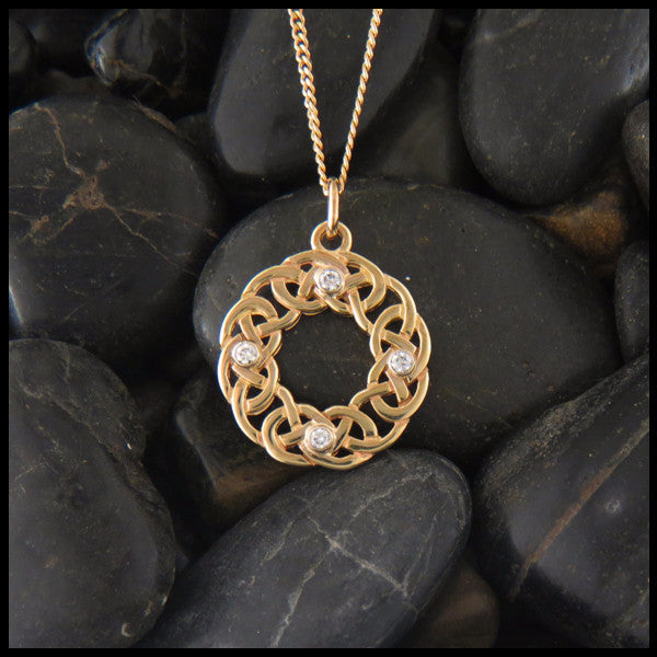 Josephine's Knot, Lover's Knot, pendant in 14K Gold with Diamonds