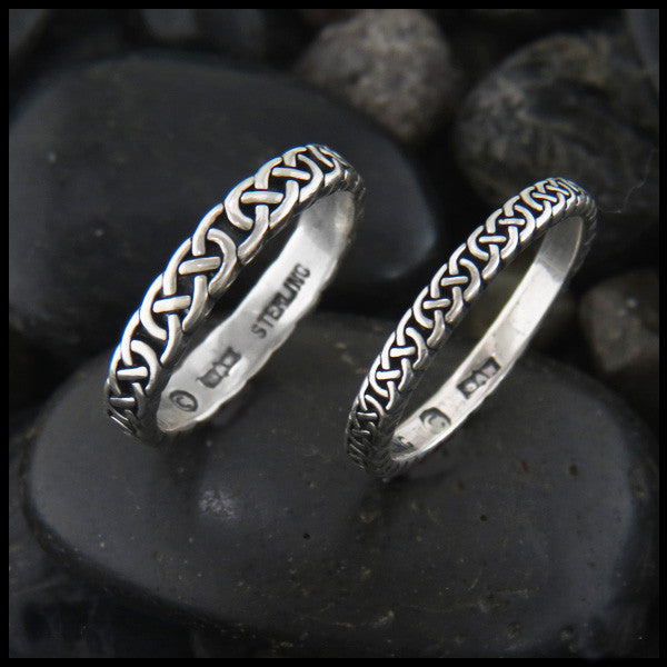 Narrow Love Knot Ring in Sterling Silver