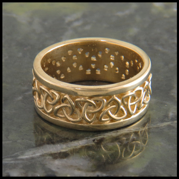 Triquetra Wedding Band in 14K Gold