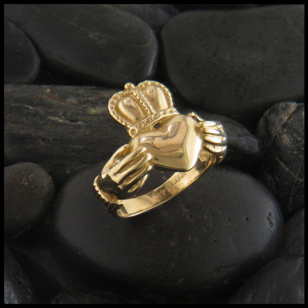 Large Claddagh Celtic Ring in 14K Gold