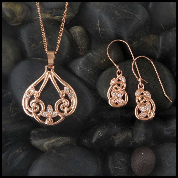 Nouveau Fleur Pendant and Earrings in rose gold with diamonds