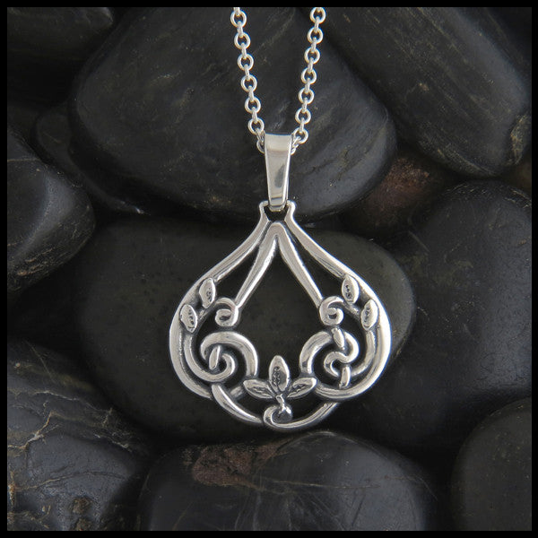 Ivy leaf Celtic Knot pendant in Sterling Silver