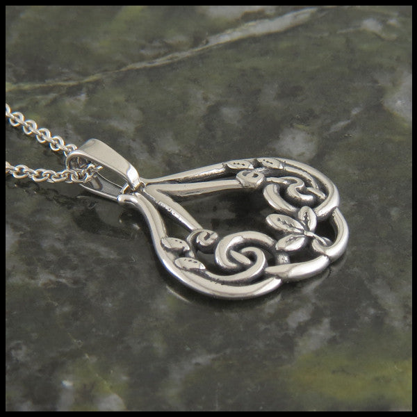 Ivy leaf Celtic Knot pendant in Sterling Silver