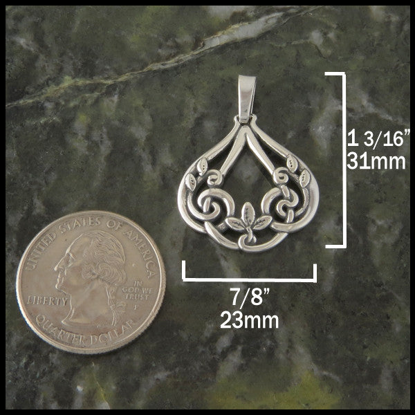 Ivy leaf Celtic Knot pendant in Sterling Silver