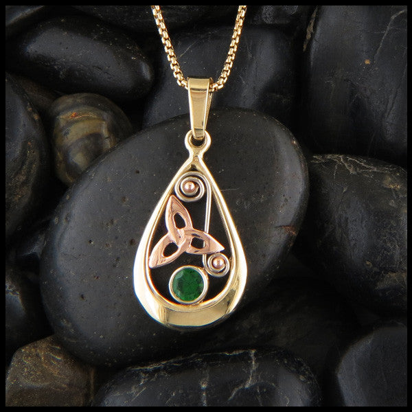 Teardrop pendant in Gold with Tsavorite