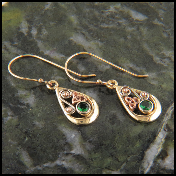 Teardrop triquetra earrings in 14K Gold with Tsavorite