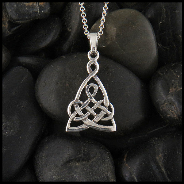 Mother's knot pendant in Sterling silver