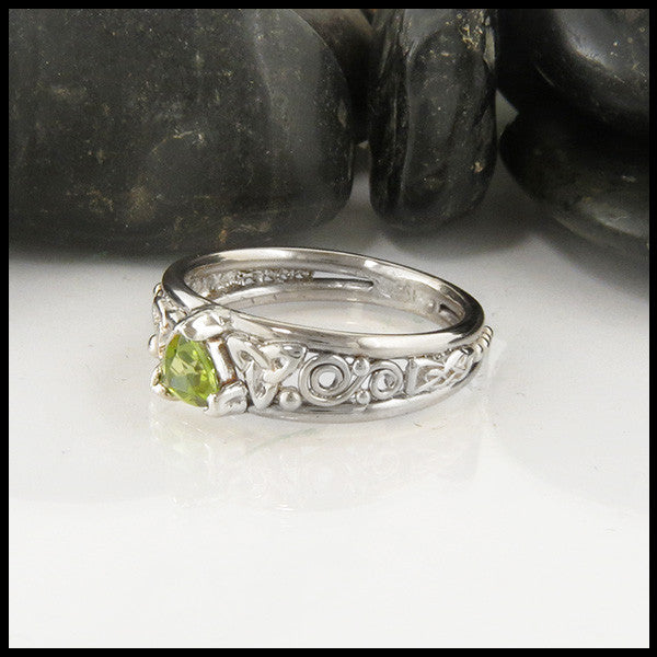 Celtic Engagement Ring in White Gold with Peridot